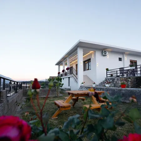 çifliku Rsxh Maison d'hôtes *